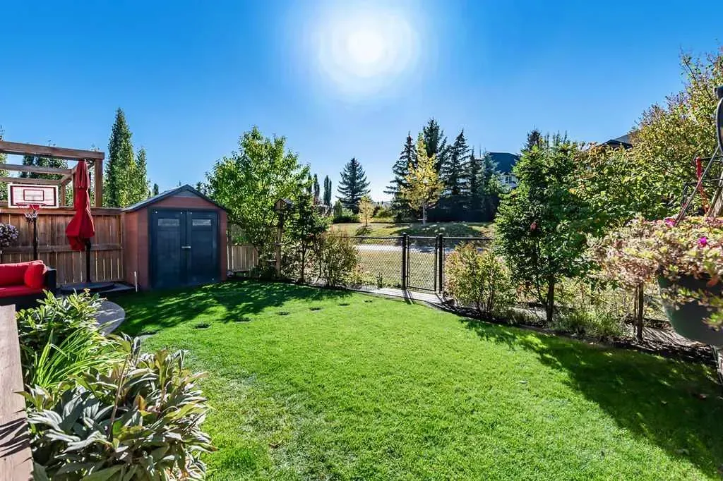 29 Cougar Ridge Close SW