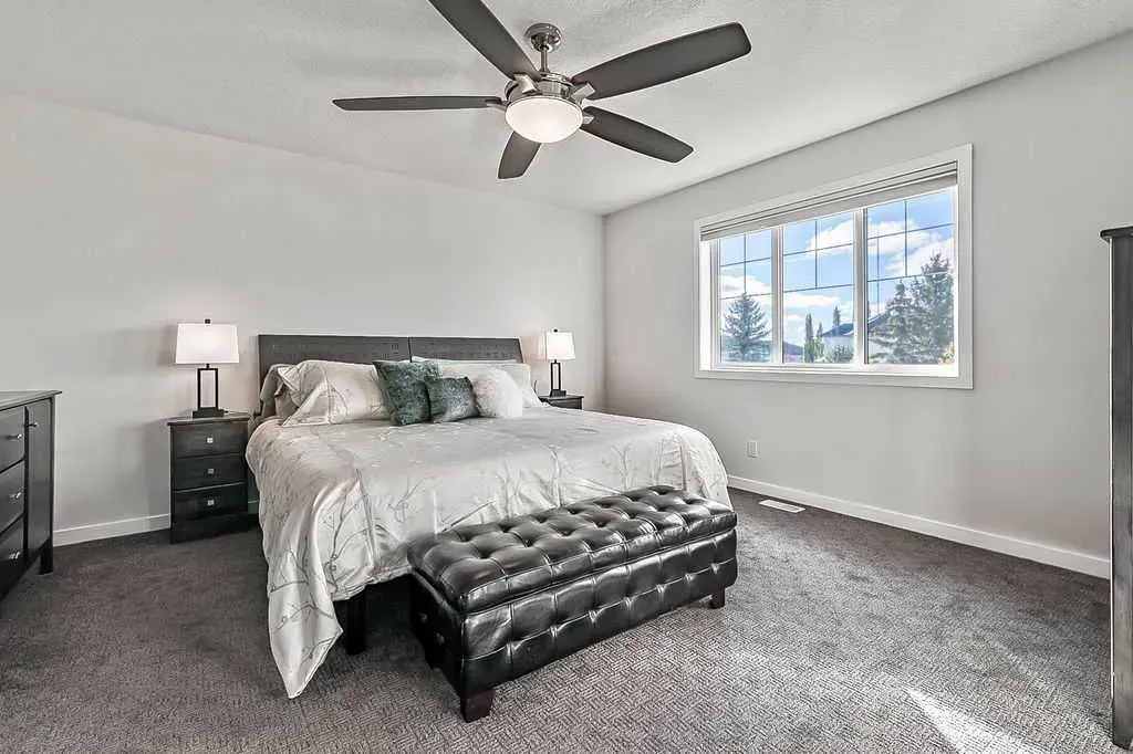 29 Cougar Ridge Close SW