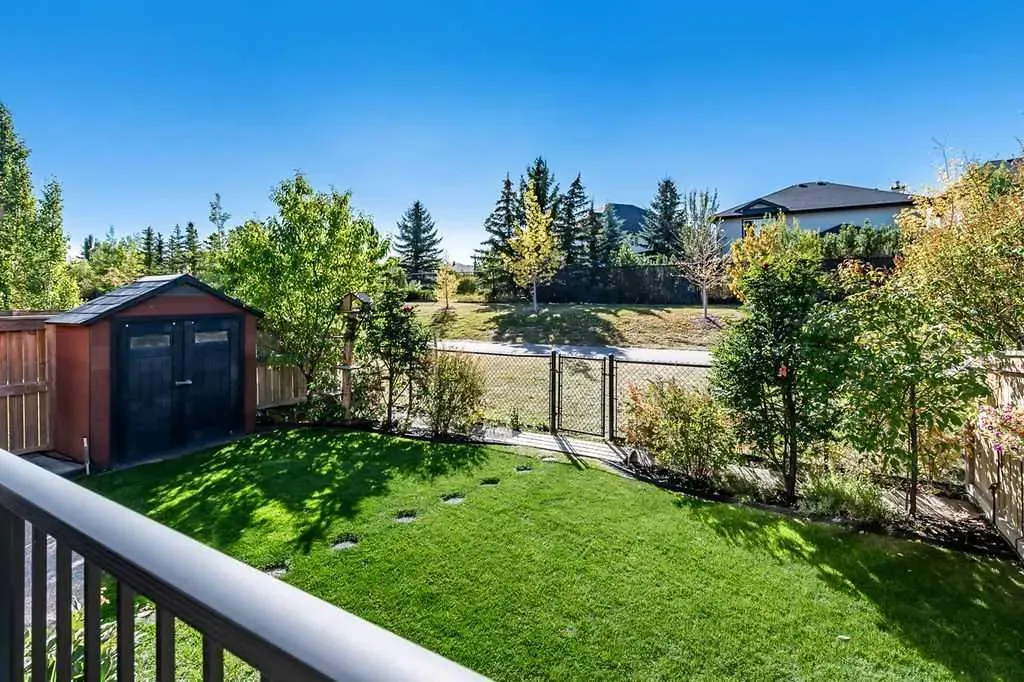 29 Cougar Ridge Close SW