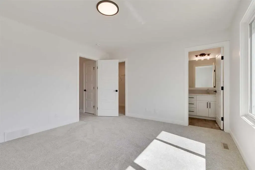 612 Buffaloberry Manor SE