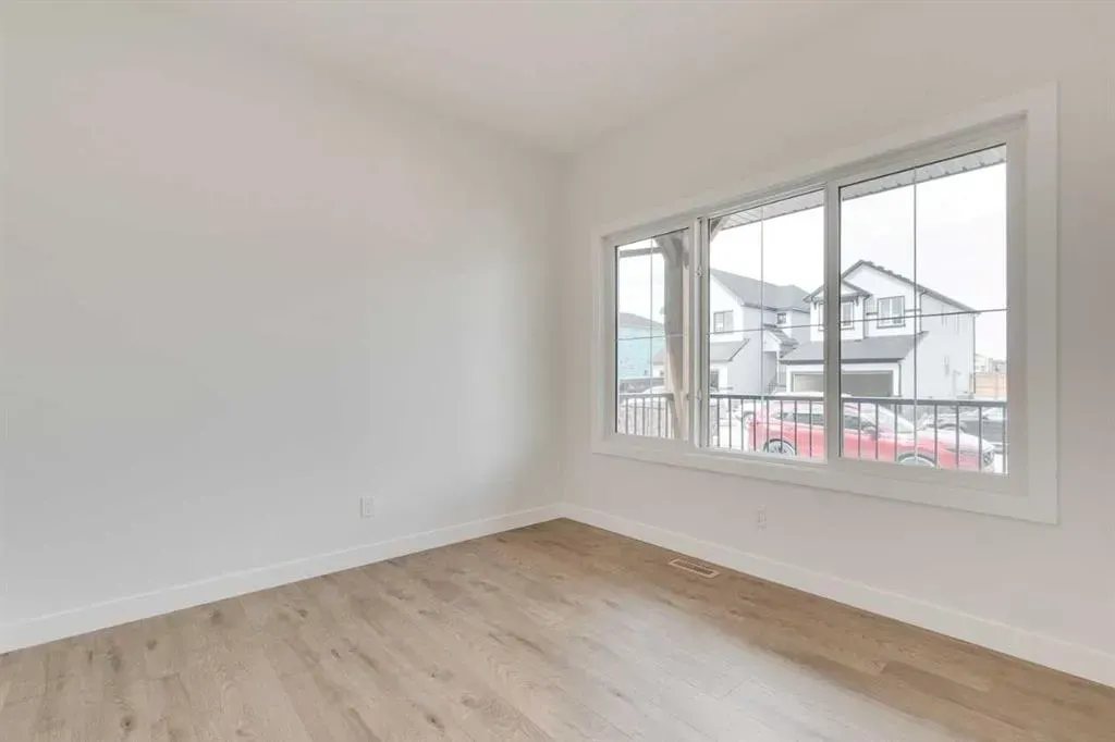 612 Buffaloberry Manor SE