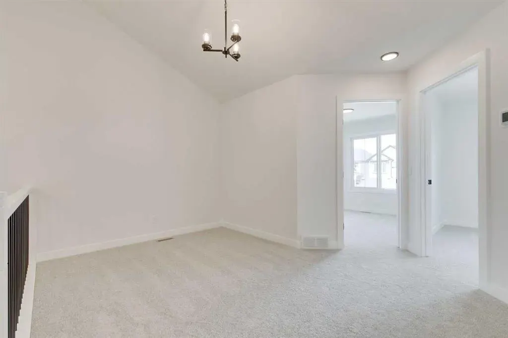 612 Buffaloberry Manor SE