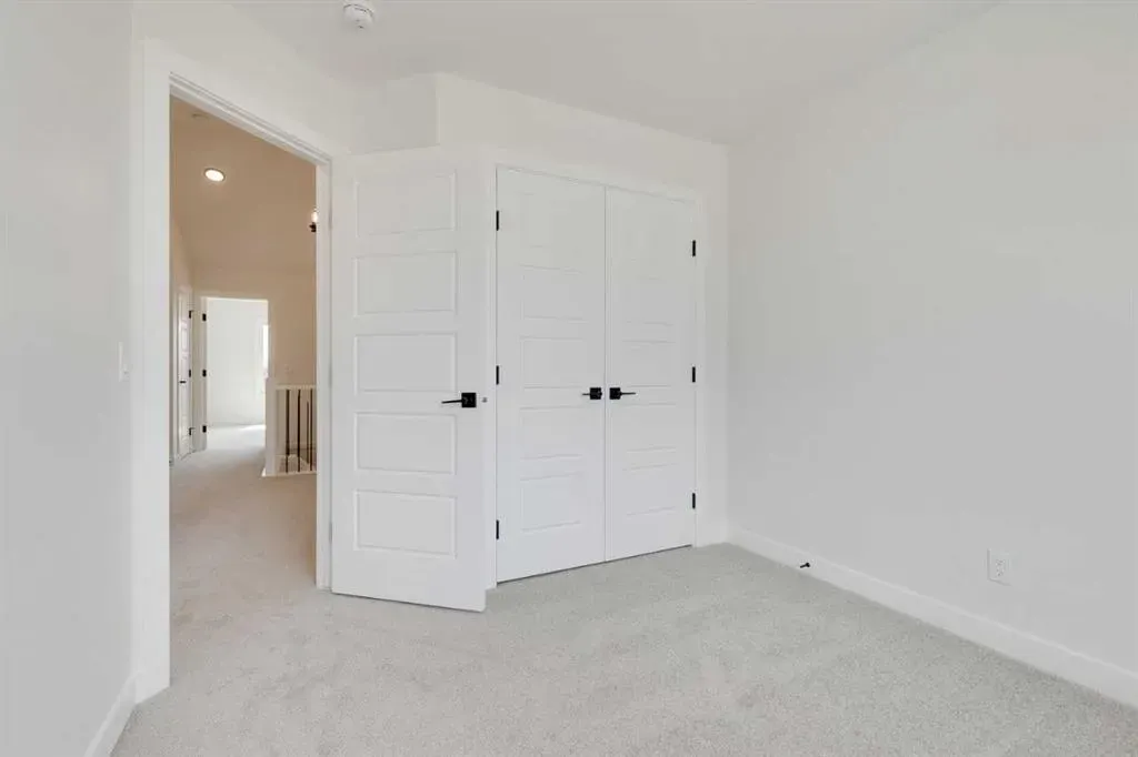 612 Buffaloberry Manor SE