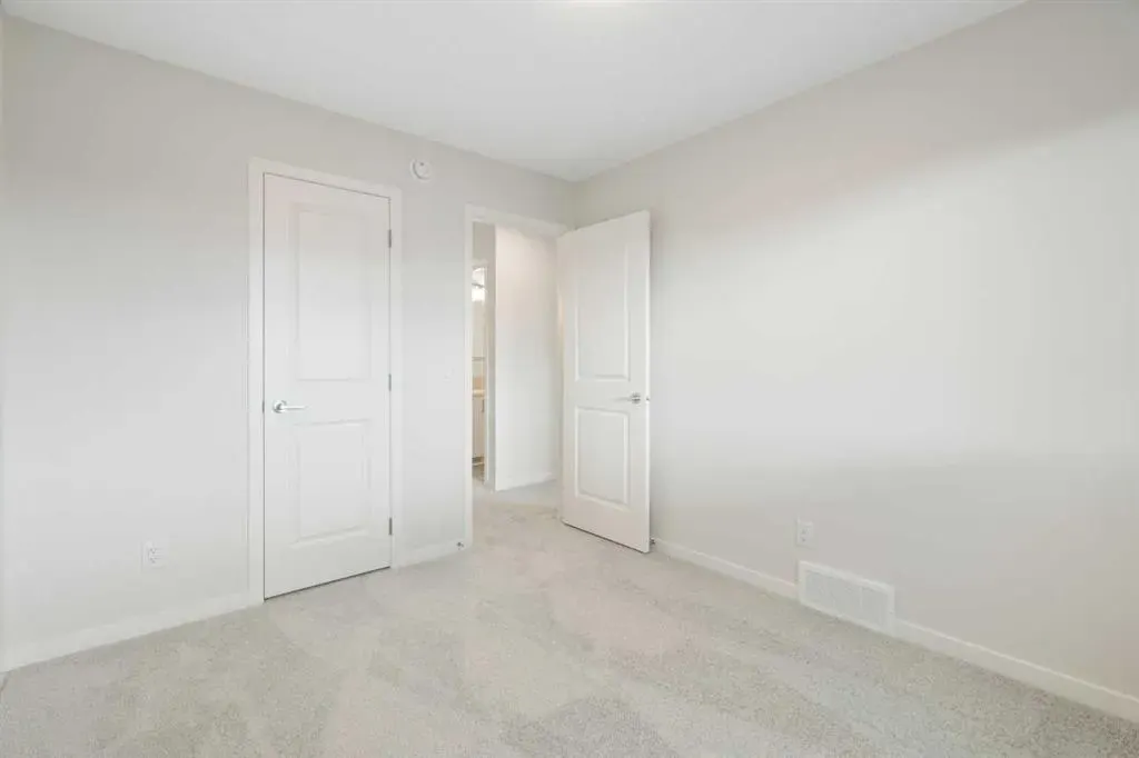 680 Buffaloberry Manor SE