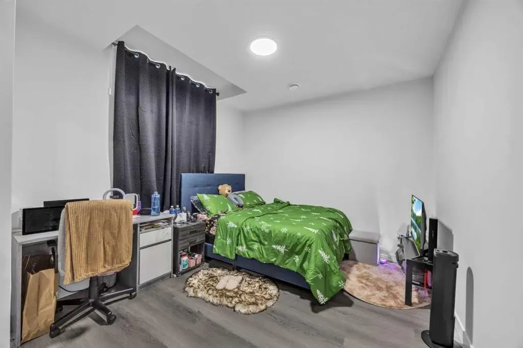 289 Corner Glen Way NE