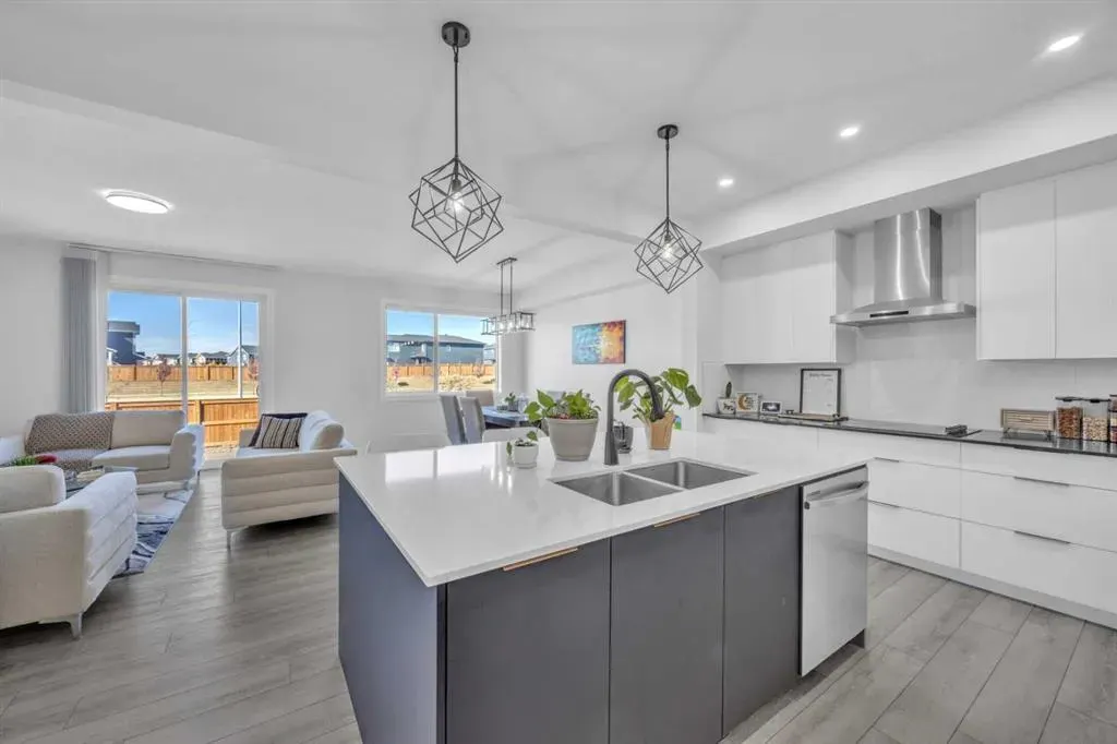 289 Corner Glen Way NE