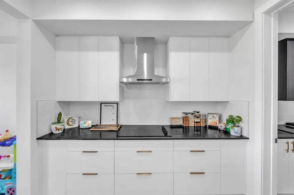 289 Corner Glen Way NE