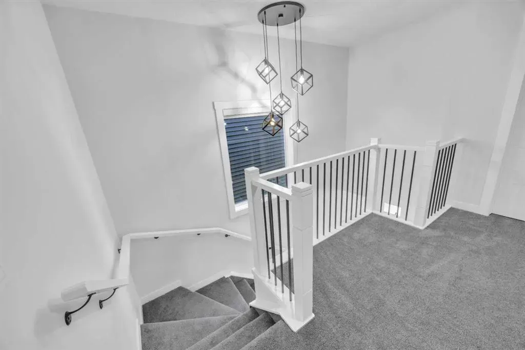 289 Corner Glen Way NE