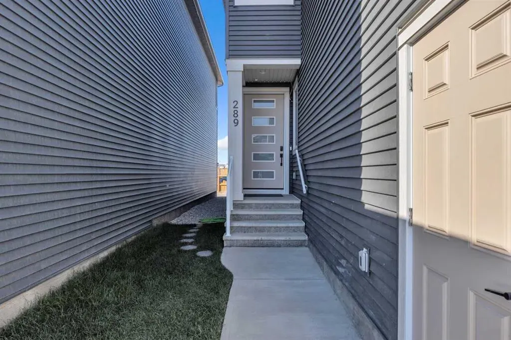 289 Corner Glen Way NE