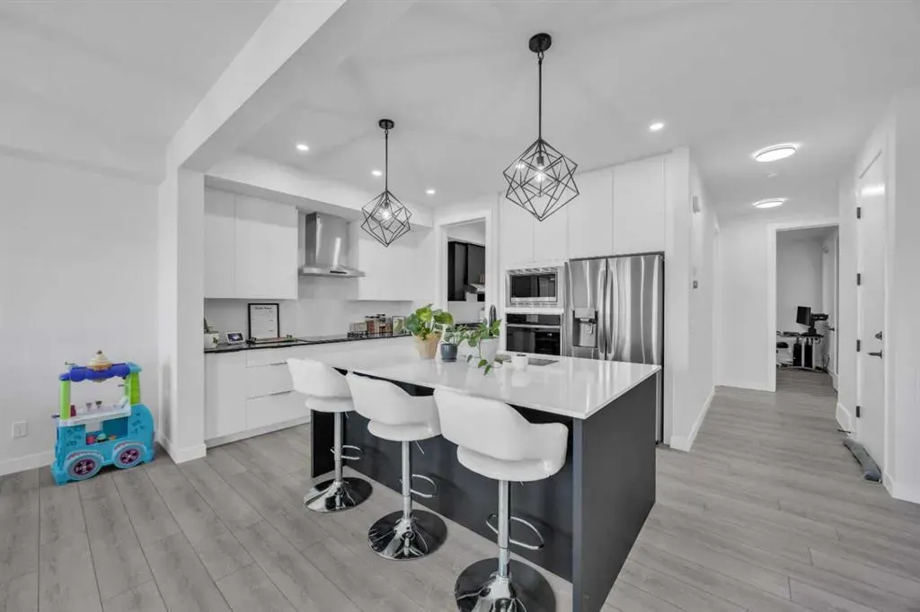 289 Corner Glen Way NE