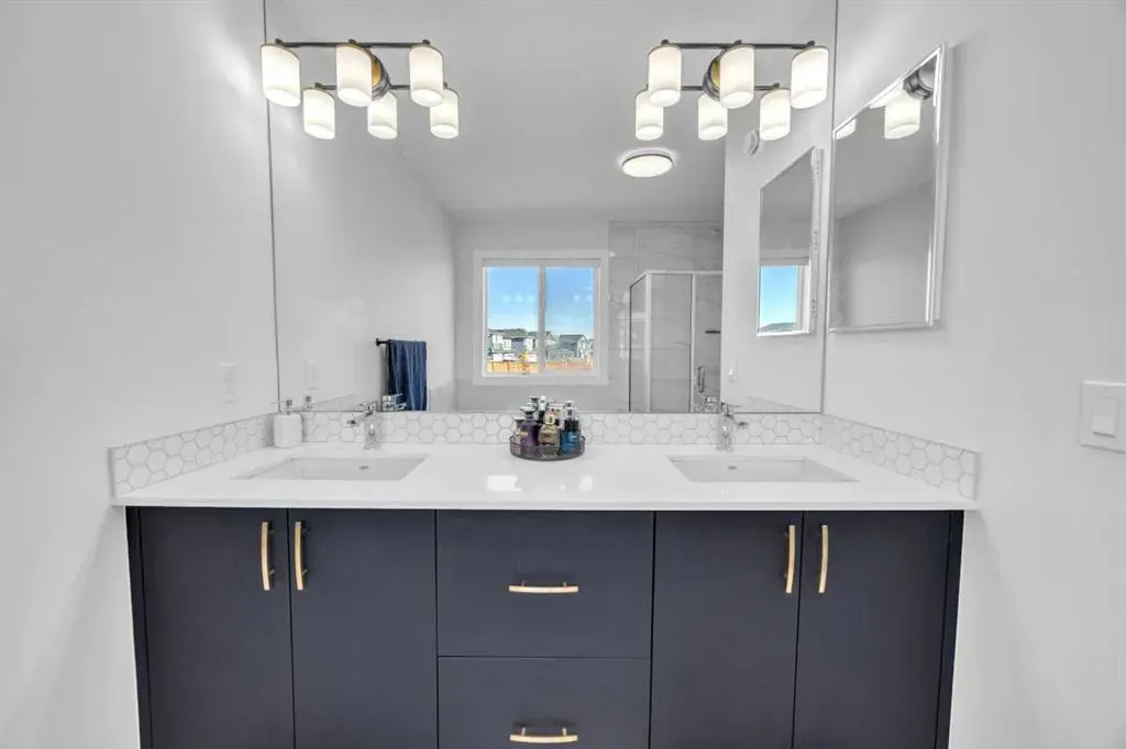 289 Corner Glen Way NE