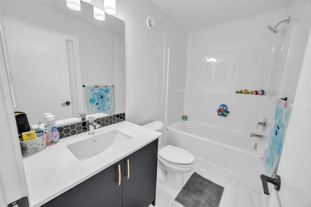 289 Corner Glen Way NE