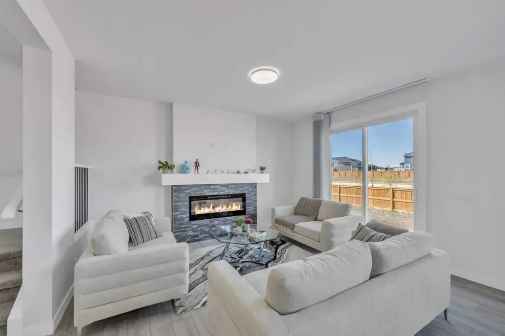 289 Corner Glen Way NE