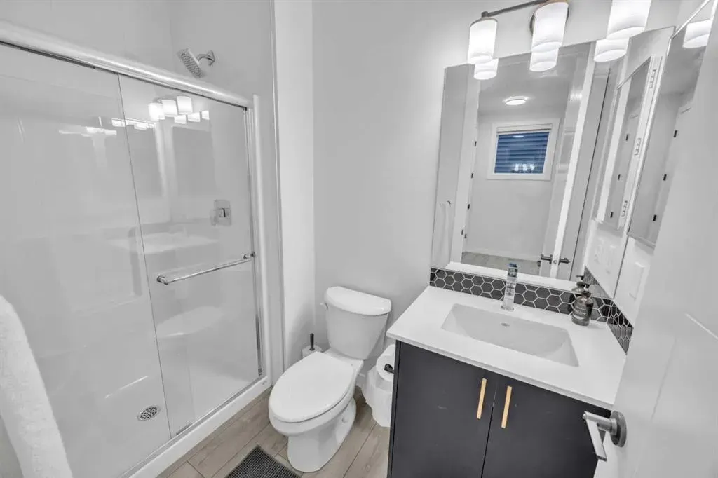 289 Corner Glen Way NE