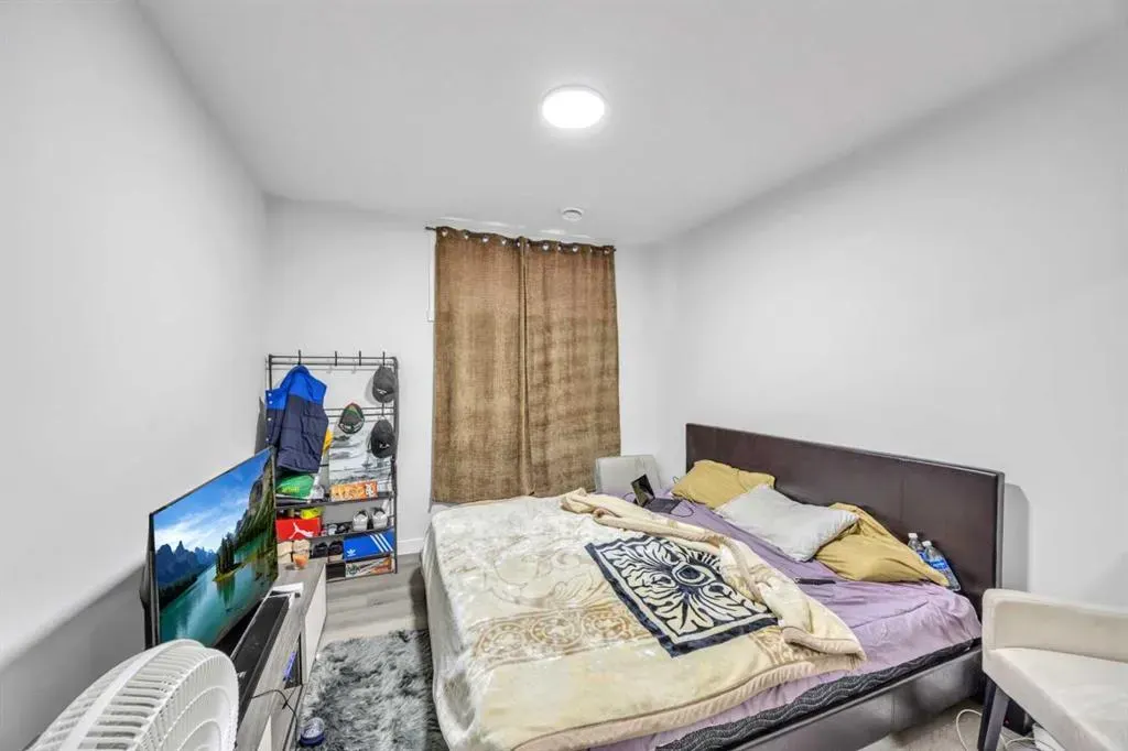 289 Corner Glen Way NE