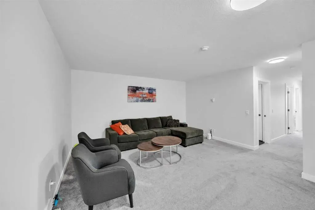 289 Corner Glen Way NE