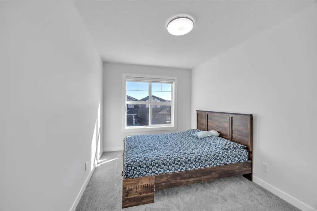 289 Corner Glen Way NE