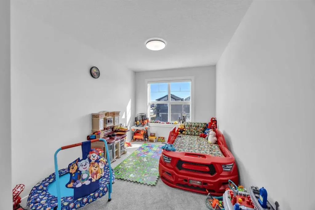 289 Corner Glen Way NE