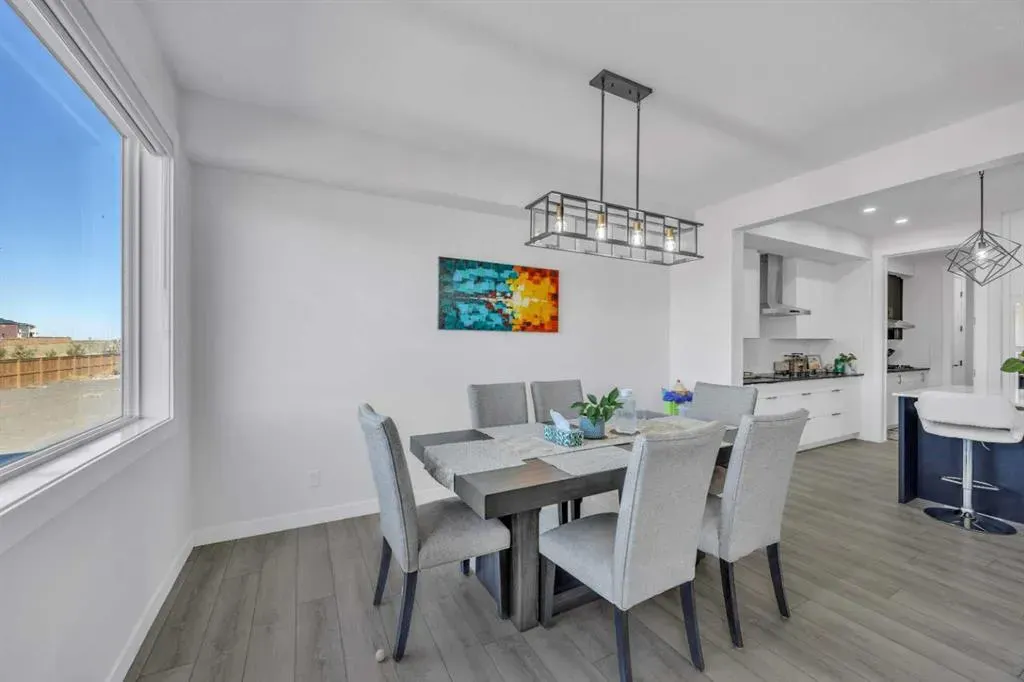 289 Corner Glen Way NE