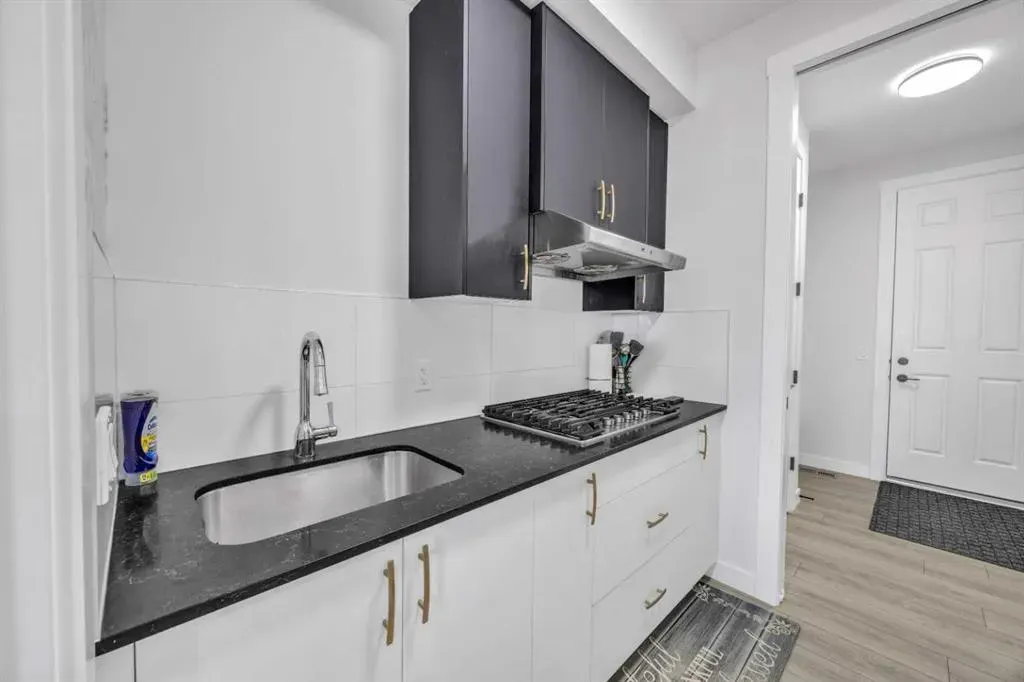 289 Corner Glen Way NE