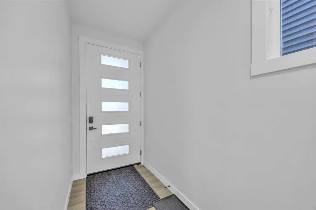 289 Corner Glen Way NE