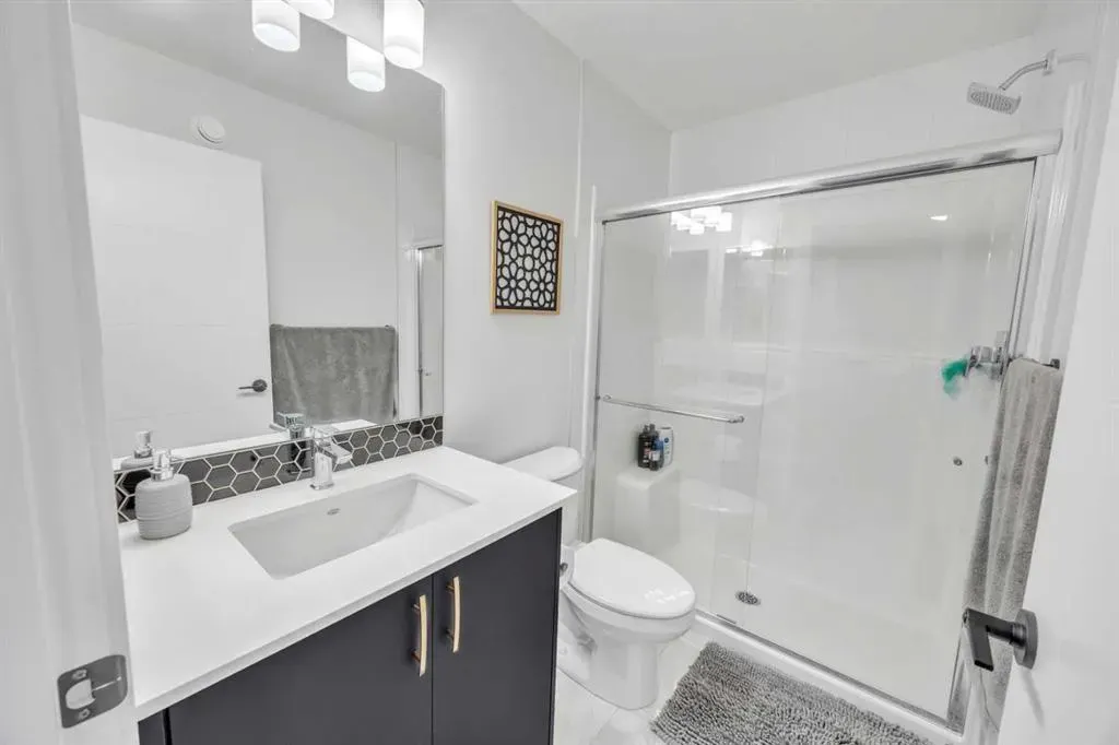 289 Corner Glen Way NE