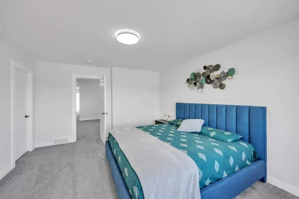 289 Corner Glen Way NE