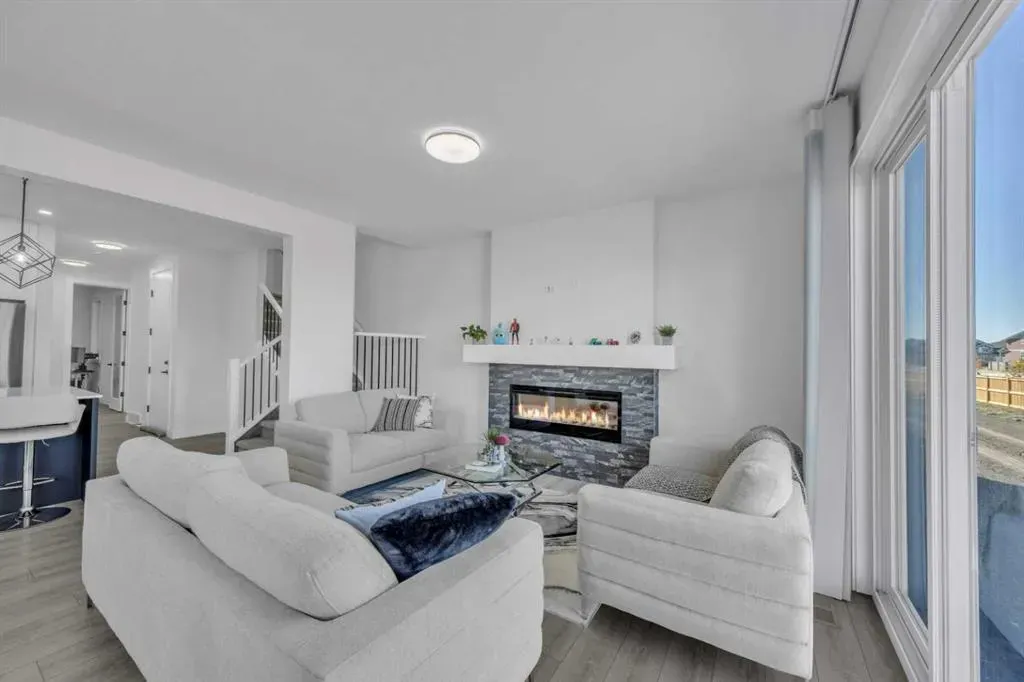 289 Corner Glen Way NE