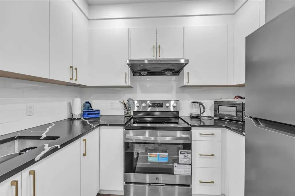 289 Corner Glen Way NE