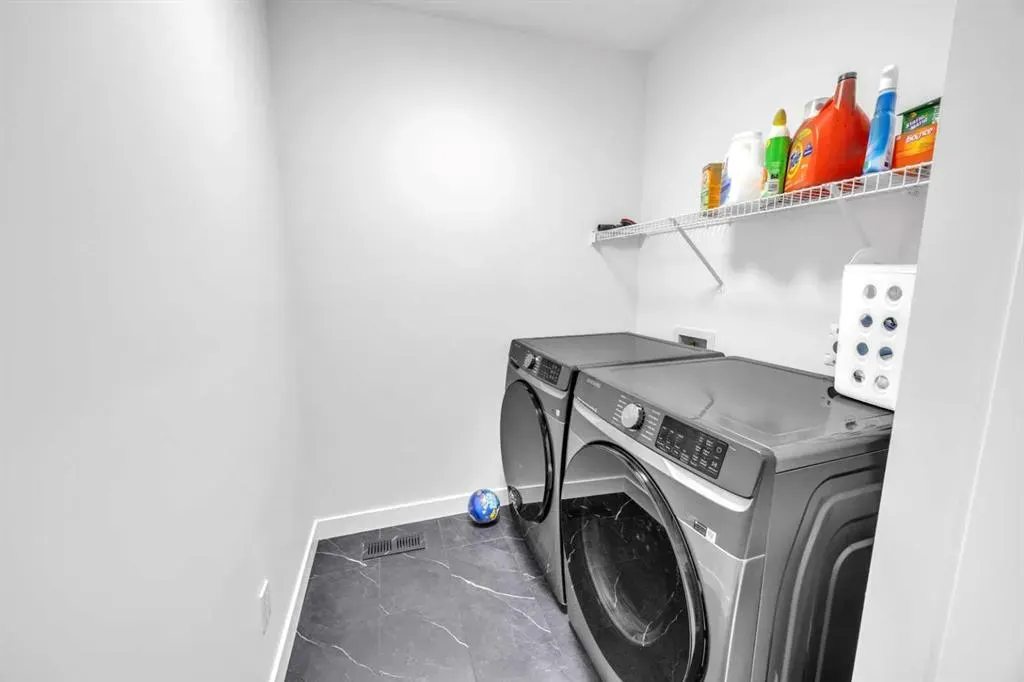 289 Corner Glen Way NE