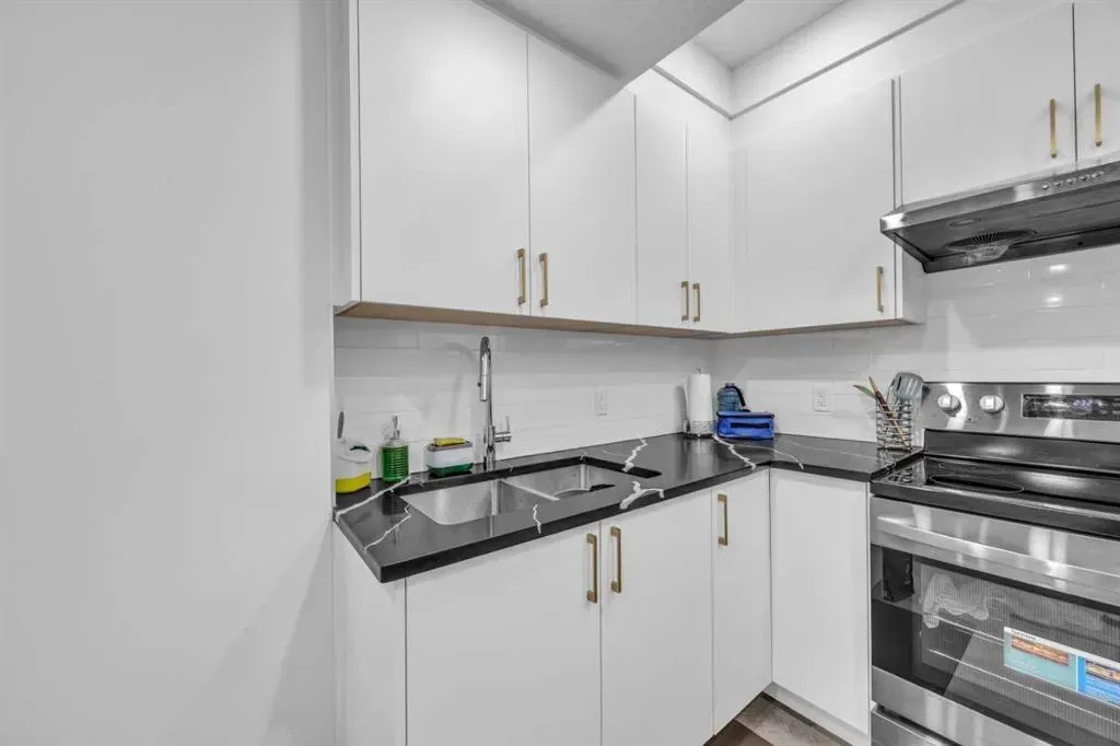 289 Corner Glen Way NE