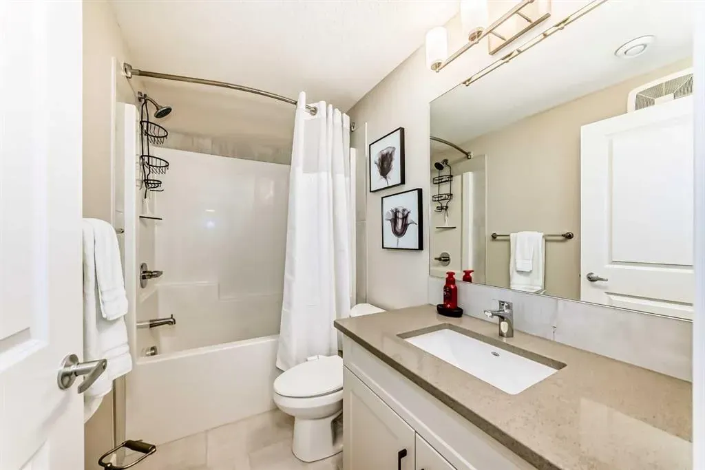 153 Masters Row SE