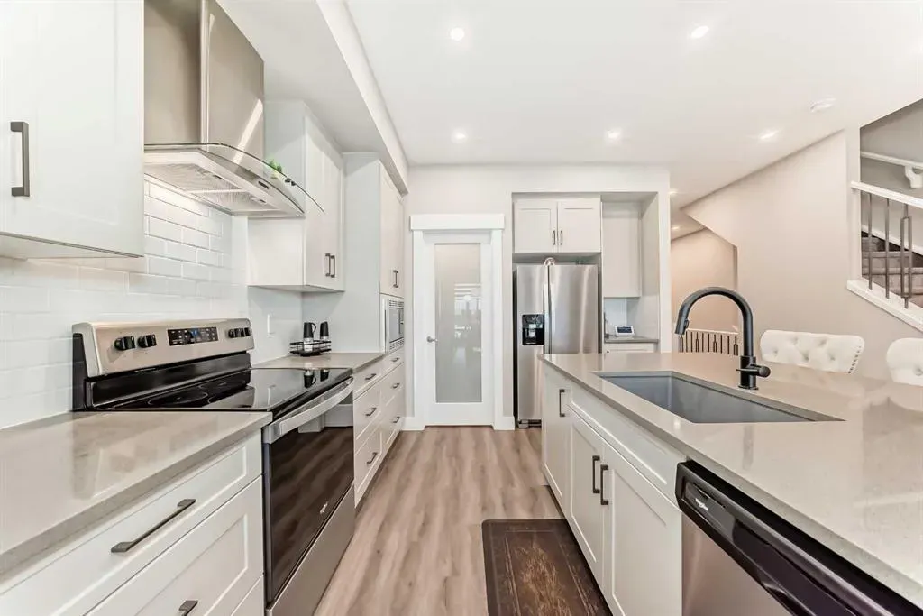 153 Masters Row SE