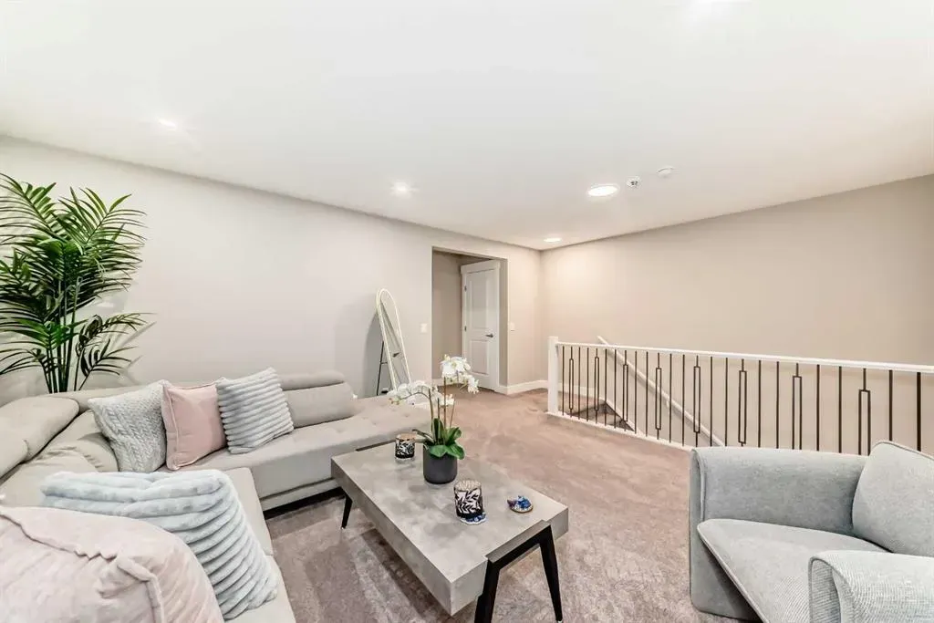 153 Masters Row SE