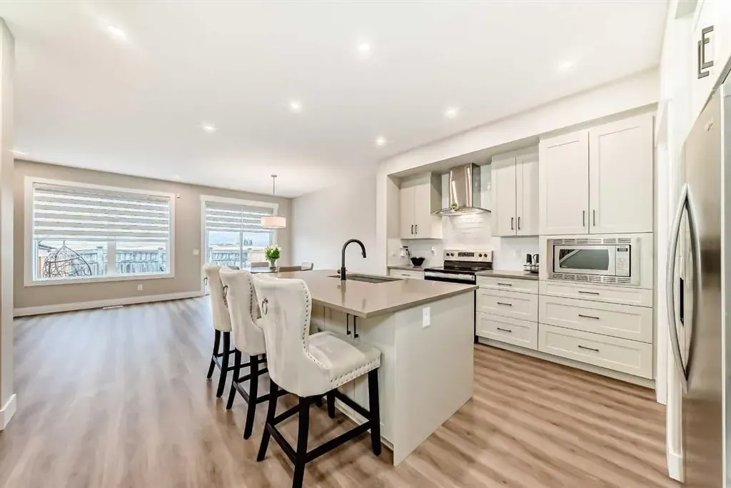 153 Masters Row SE