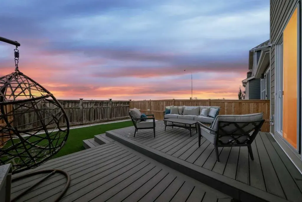 153 Masters Row SE