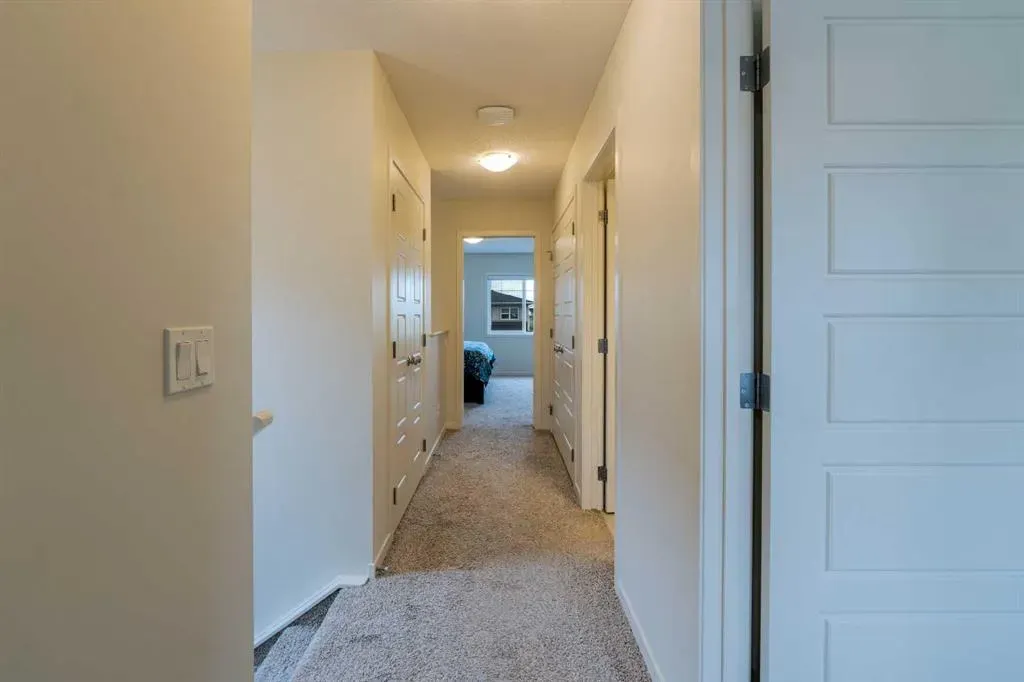 117 Midtown Close SW