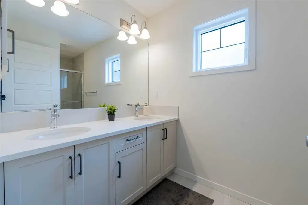 117 Midtown Close SW