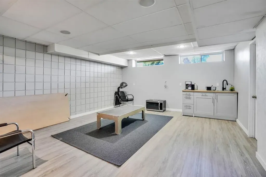 116 Selkirk Drive SW