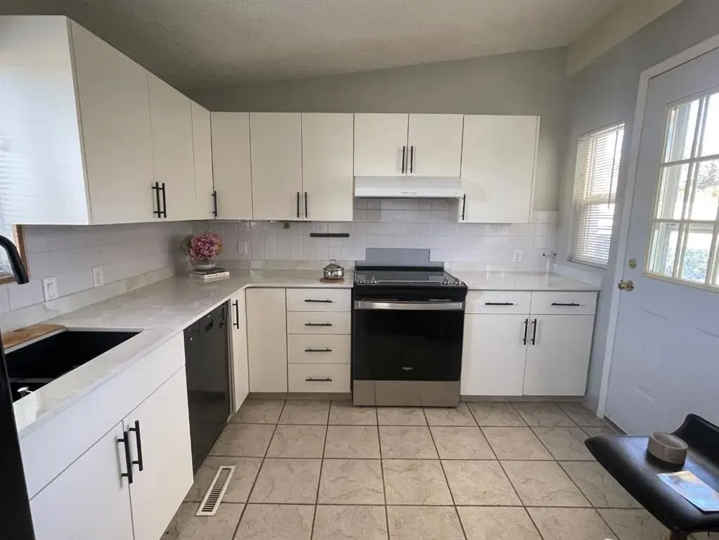 116 Selkirk Drive SW