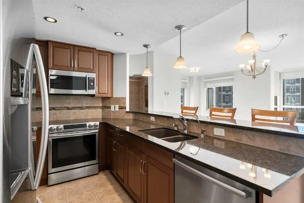 24 Varsity Estates Circle NW, #402