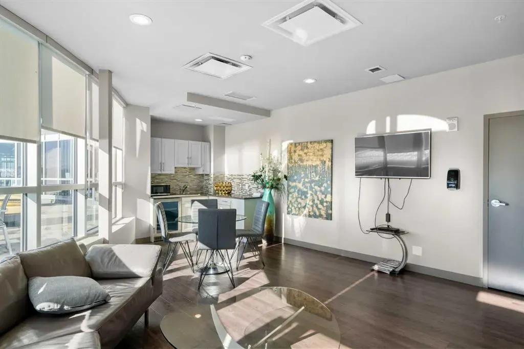 24 Varsity Estates Circle NW, #402