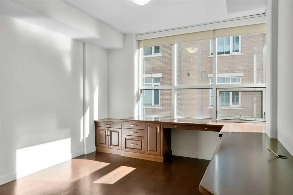 24 Varsity Estates Circle NW, #402