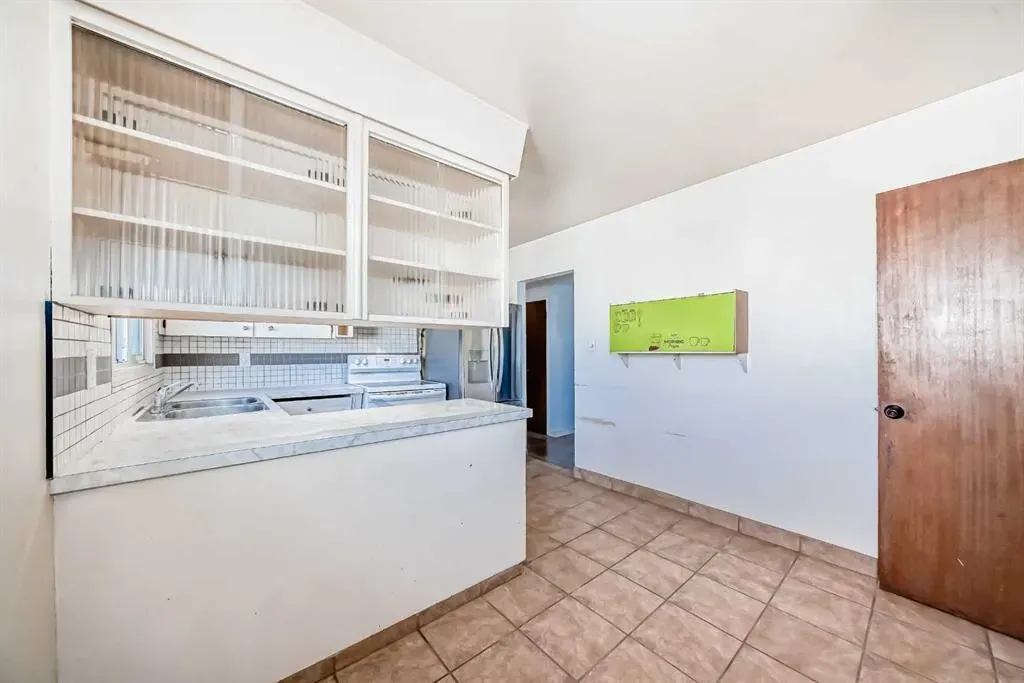 808 Avonlea Place SE