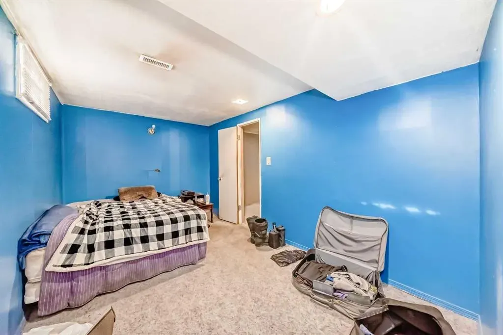 808 Avonlea Place SE