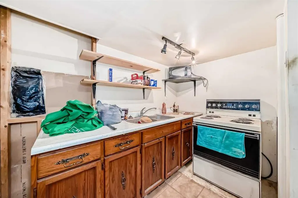 808 Avonlea Place SE