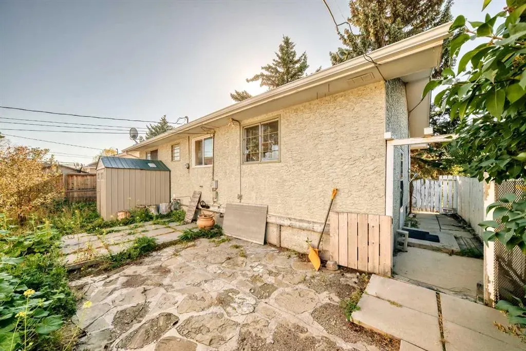 808 Avonlea Place SE