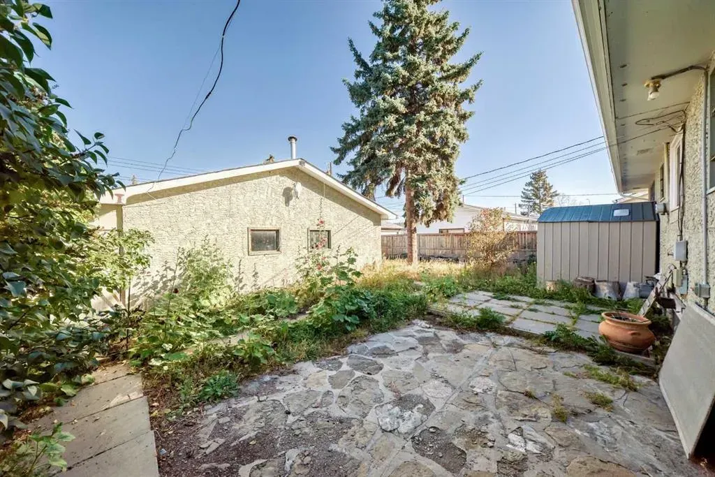 808 Avonlea Place SE