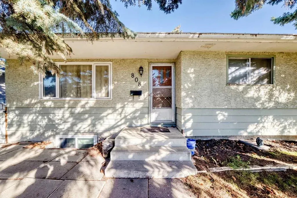 808 Avonlea Place SE