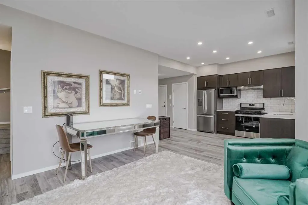 130 Redstone Walk NE, #203